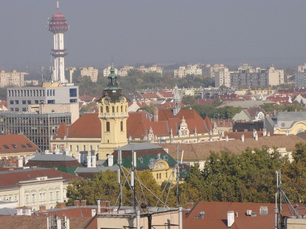 Kilátás a toronyból: a Városháza tornya és a TV-torony - big