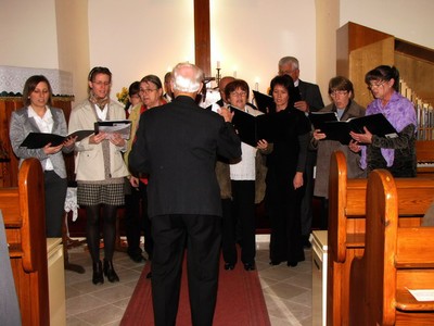 A gyülekezet énekkara Marschalkó Gyula vezetésével - small