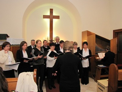 A gyülekezet énekkara, vezényel: Takács Dóra, orgonán kísér Balás Gergő - small