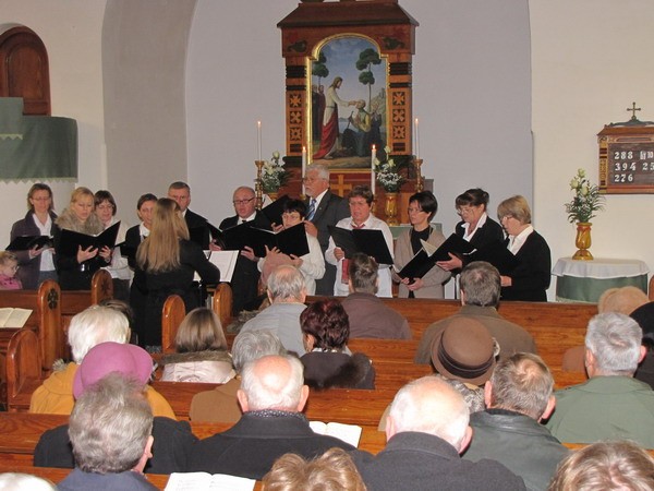 A gyülekezeti énekkar szolgálata - vezényel: Takács Dóra - big