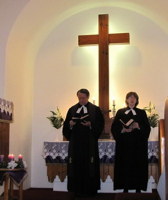 Gáncs Péter püspök és Nagyné Szeker Éva lelkész - small